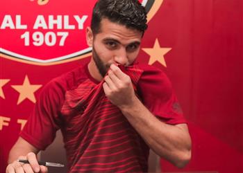 محمد محمود بعد تمديد عقده وقعت على بياض لرد الجميل لـ الأهلي