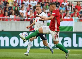 مدافع إنجلترا شعرنا بالصدمة من ركلة جزاء المجر وتصرف الجماهير م حبط