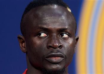 مدافع ليفربول السابق ينتقد ماني لا تضع عذر رحيلك على الشعب السنغالي