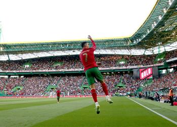 فيديو رونالدو يقود البرتغال للفوز على سويسرا برباعية في دوري الأمم الأوروبية