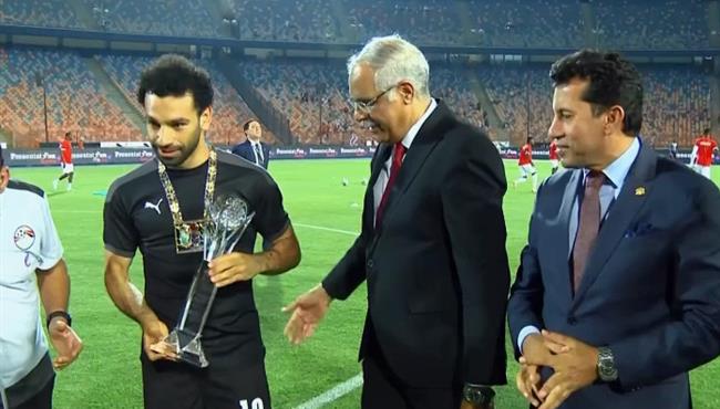 ممر شرفي وتكريم محمد صلاح قبل مباراة مصر وغينيا
