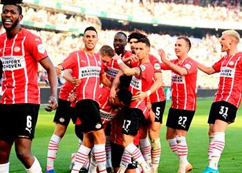 لاعب آيندهوفن يقرر الرحيل وسط اهتمام تشيلسي وليفربول