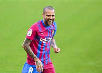 برشلونة يراقب بديل داني ألفيس ويدرس التعاقد معه