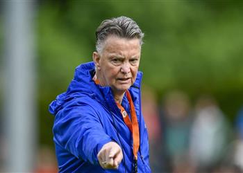 فان خال يشيد بـ دي يونج لهذا يستحق 112 مليون يورو