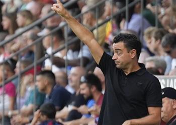 تشافي يقيم أداء كيسي وتوري بعد تعادل برشلونة أمام أولوت