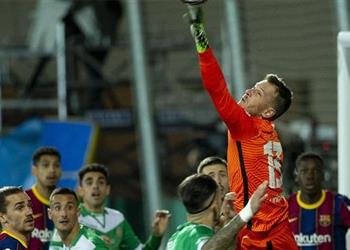 نيتو يقترب من الرحيل عن برشلونة