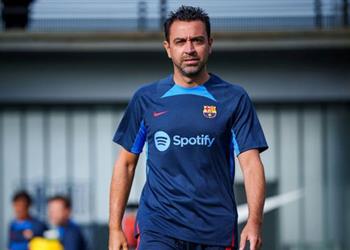 سبورت توضح موقف تشافي من حضور مباراة برشلونة وإنتر ميامي