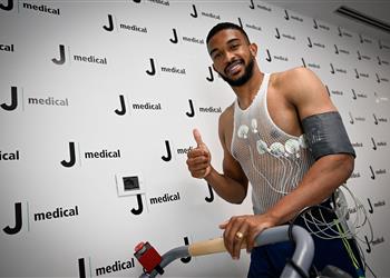 رسمي ا يوفنتوس يعلن ضم بريمر ويمنحه قميص كيلليني