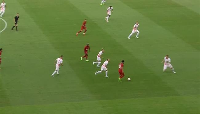 كوبري محمد صلاح للاعب لايبزيج في مباراة ليفربول