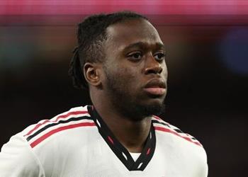 بديل بيساكا مانشستر يونايتد يوجه بوصلته نحو مدافع إنتر ميلان