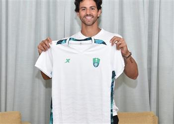 حارس لا يلعب ومهاجم لا يسجل صفقات أهلي جدة تثير غضب جمهوره