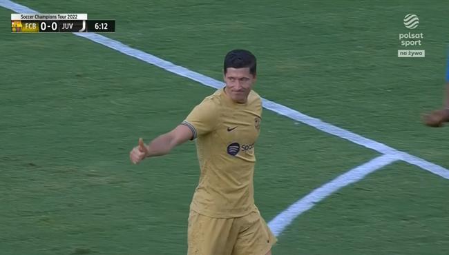 فرصة ليفاندوفيسكي في مباراة برشلونة ويوفنتوس