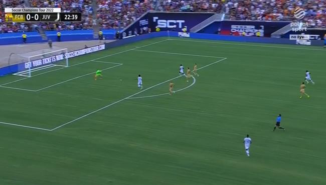 خوان كوادرادو يهدر انفراد تام ليوفنتوس امام برشلونة