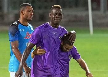 بالوتيلي دي لورينتيس رفض انضمامي إلى نابولي