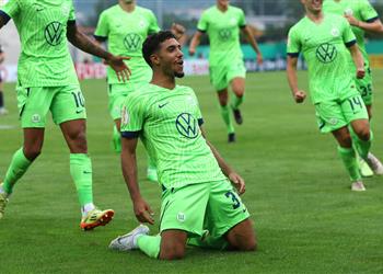 مرموش سعيد بهدفي الأول مع فولفسبورج وأتطلع لبداية الدوري الألماني أمام فيردر بريمن