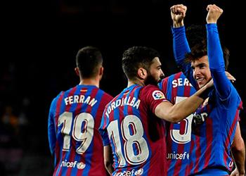 فيورنتينا يعلن موقفه من ضم لاعب برشلونة