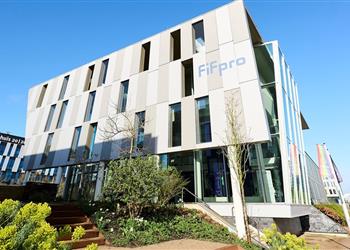 بينها 3 دوريات عربية FIFAPro تحذر اللاعبين من الانتقال لـ7 بلدان حول العالم