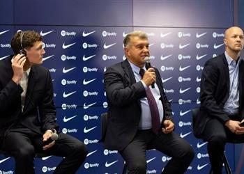 لابورتا قدمنا عرض ا لضم ليفاندوفسكي وننتظر رد بايرن ميونخ