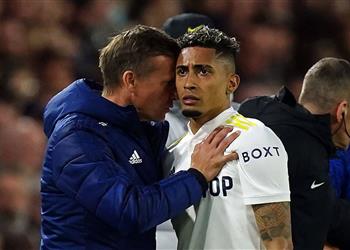 مدرب ليدز يعلق على مستقبل رافينها وارتباطه بـ برشلونة