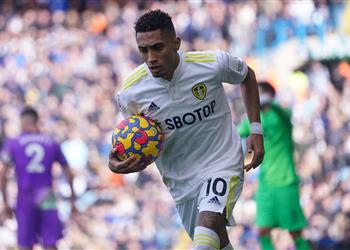 تمهيد ا لرحيل رافينها لـ برشلونة ليدز يونايتد يحسم صفقة هجومية جديدة