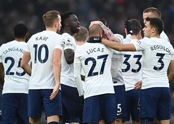 رسمي ا توتنهام يبيع مهاجمه إلى أياكس