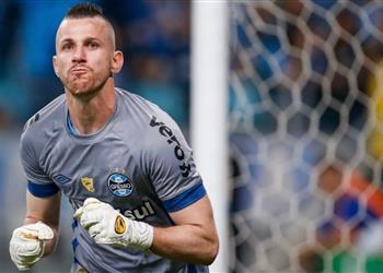 رسمي ا الاتفاق السعودي يضم الحارس البرازيلي باولو فيكتور