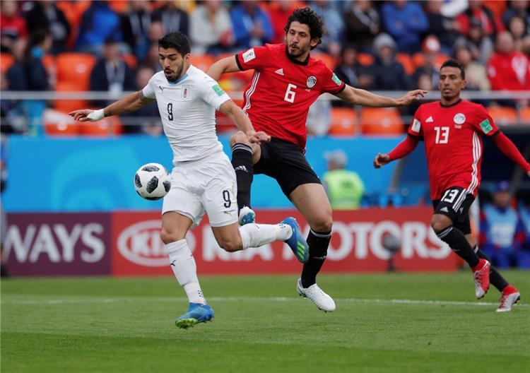 أحمد حجازي ولويس سواريز من مباراة مصر وأوروجواي في كأس العالم روسيا 2018