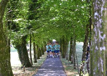 الفتح السعودي يتدرب في الغابات استعدادا للموسم الجديد