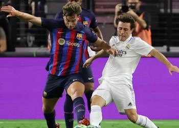 لاعب برشلونة يودع زملاءه ويتجه إلى فالنسيا