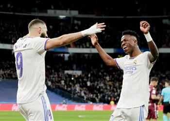 بنزيما وفينسيسوس يتسلمان جوائز الأفضل في دوري أبطال أوروبا