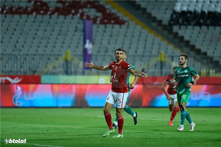 فيديو - رامي ربيعة يسجل هدف الأهلي الأول أمام المصري