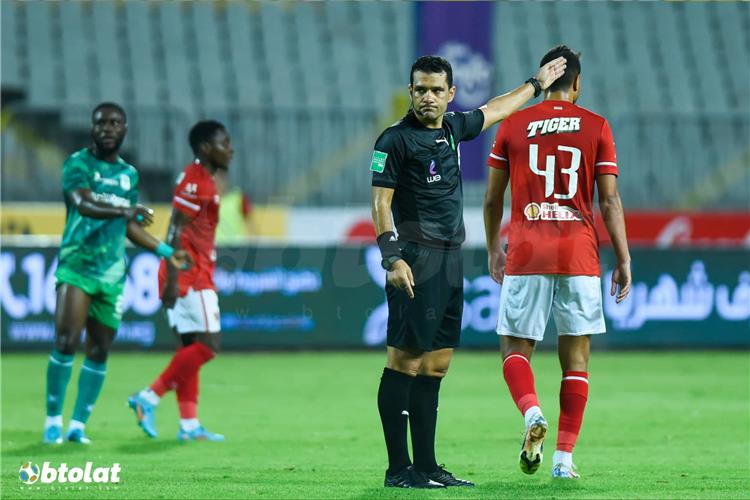 محمود البنا في مباراة الأهلي والمصري