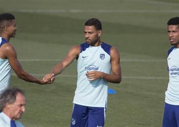 مانشستر سيتي يستهدف ضم لاعب أتلتيكو مدريد لتعويض زينتشينكو