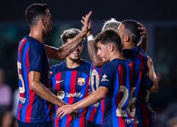 رسمي ا برشلونة يعلن تجديد عقد موهبته وإعارته إلى فالنسيا