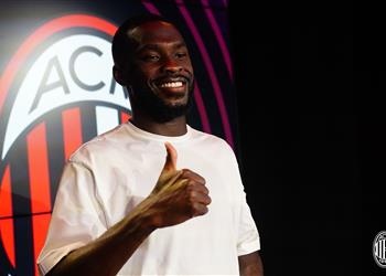 رسمي ا ميلان يعلن تجديد عقد فيكايو توموري