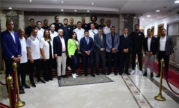 لقاء وزير الرياضة مع منتخب مصر للكرة الطائرة