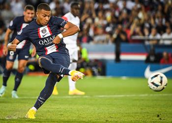 مدرب باريس سان جيرمان يعلق على تراجع أداء مبابي أمام مونبلييه