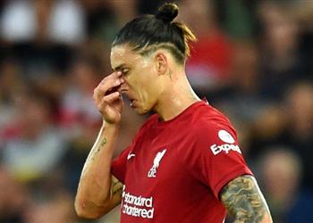 مدافع كريستال بالاس عن طرد نونيز أزعجته فلجأ إلى تصرف غبي