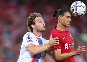 لاعب كريستال بالاس يتلقى تهديدات بالقتل بعد طرد داروين نونيز