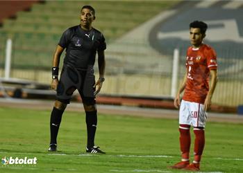 فيديو ميدو نبيل يغادر مباراة الأهلي وإيسترن كومباني مصابا