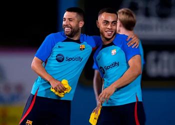 برشلونة يضطر لحذف تغريدته عن جوردي ألبا بسبب تعليقات جماهيره