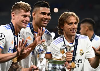 لاعبو ريال مدريد يودعون كاسيميرو بعد انتقاله إلى مانشستر يونايتد سنفتقدك
