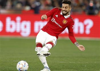 أليكس تيليس يقترب من الانتقال إلى الدوري الإسباني