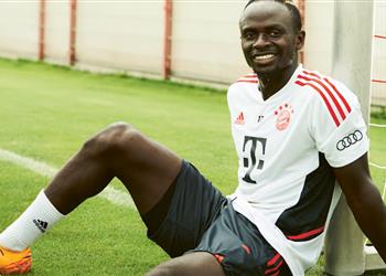ماني لا أشعر أنني نجم عالمي وأراهن على صبغ شعري باللون الأحمر في حالة واحدة