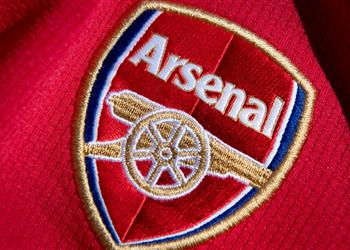 رسمي ا آرسنال يعلن رحيل حارس مرماه إلى فولهام