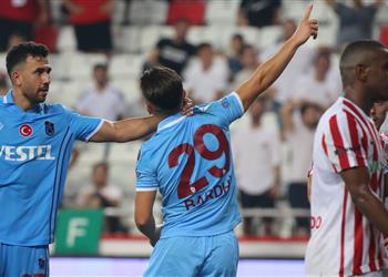 فيديو تريزيجيه يصنع هدف طرابزون سبور الثاني أمام أنطاليا