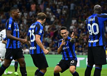 فيديو إنتر ميلان يهزم سبيزيا بثلاثية ويتصدر الدوري الإيطالي