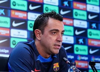 تشافي يجتمع بـ أليماني وكرويف لحسم موقف ثلاثي برشلونة من مباراة ريال سوسيداد
