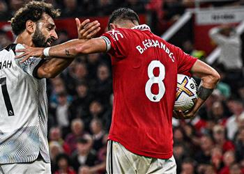 بعد إثارة غضب محمد صلاح كلوب يوضح سر محادثته مع برونو فرنانديز