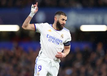 رسمي ا بنزيما يتوج بجائزة أفضل لاعب في أوروبا متفوق ا على كورتوا ودي بروين